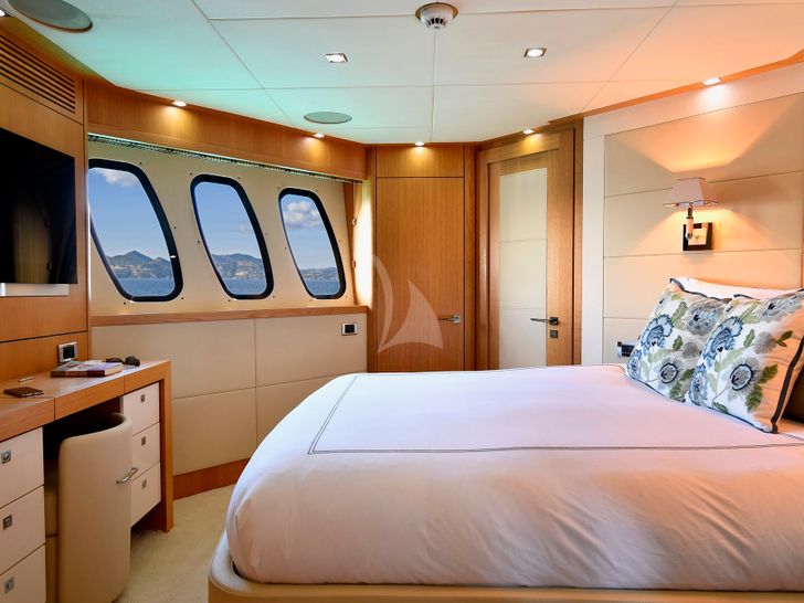 TENACITY - Sunseeker 34m,VIP cabin