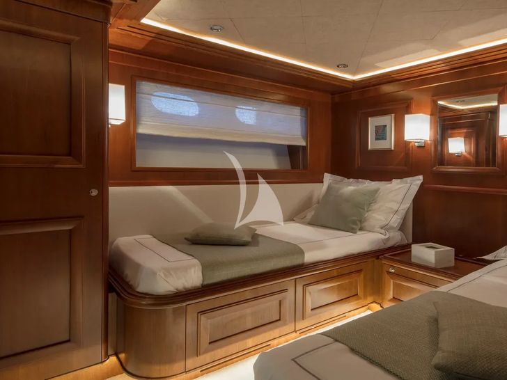 ENA Ferretti Custom Line Navetta 30 - VIP cabin 2 seating ENA Ferretti Custom Line Navetta 30 - VIP cabin 2 seating
