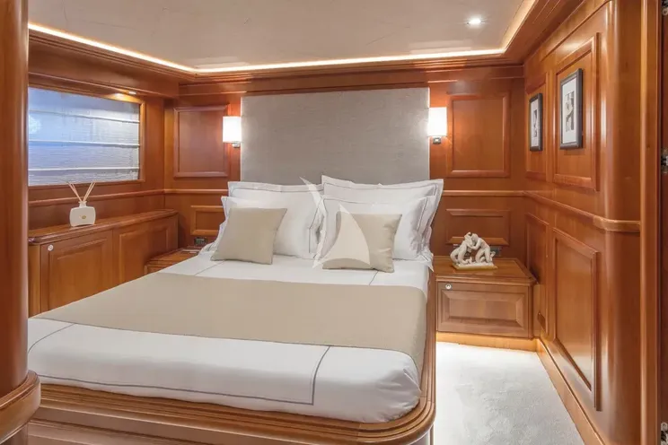 Charter Yacht ENA - Ferretti Custom Line Navetta 30 - 5 Cabins - Zadar - Split - Dubrovnik - Hvar - Croatia