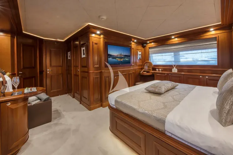 Charter Yacht ENA - Ferretti Custom Line Navetta 30 - 5 Cabins - Zadar - Split - Dubrovnik - Hvar - Croatia