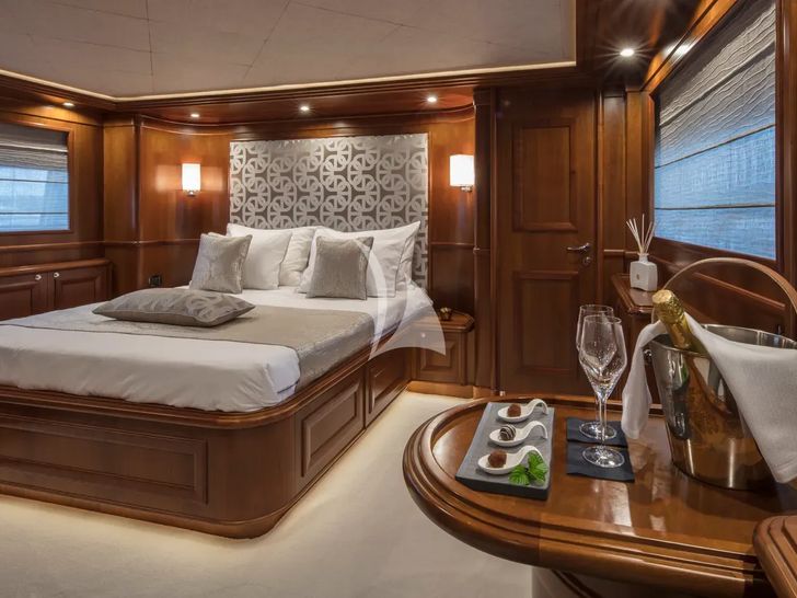 ENA Ferretti Custom Line Navetta 30 - master cabin ENA Ferretti Custom Line Navetta 30 - master cabin