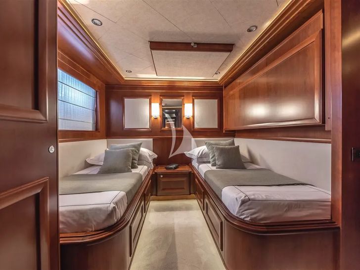 ENA Ferretti Custom Line Navetta 30 - twin cabin ENA Ferretti Custom Line Navetta 30 - twin cabin