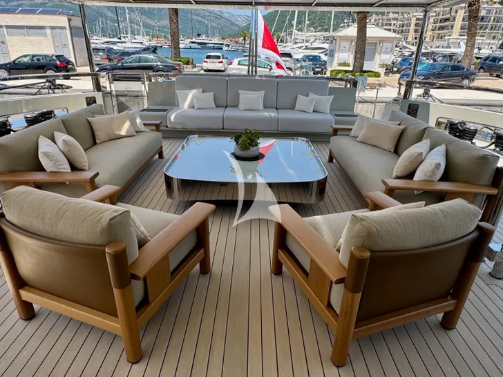 ENDEAVOUR II Rossinavi 50m - main aft deck lounge ENDEAVOUR II Rossinavi 50m - main aft deck lounge