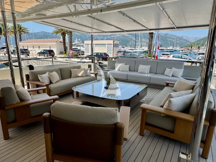 ENDEAVOUR II Rossinavi 50m - main aft deck ENDEAVOUR II Rossinavi 50m - main aft deck