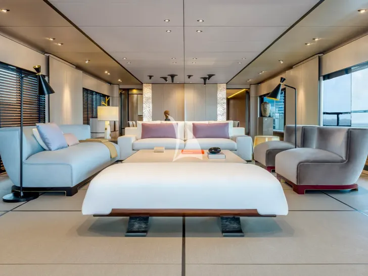 ENDEAVOUR II Rossinavi 50m - main saloon ENDEAVOUR II Rossinavi 50m - main saloon