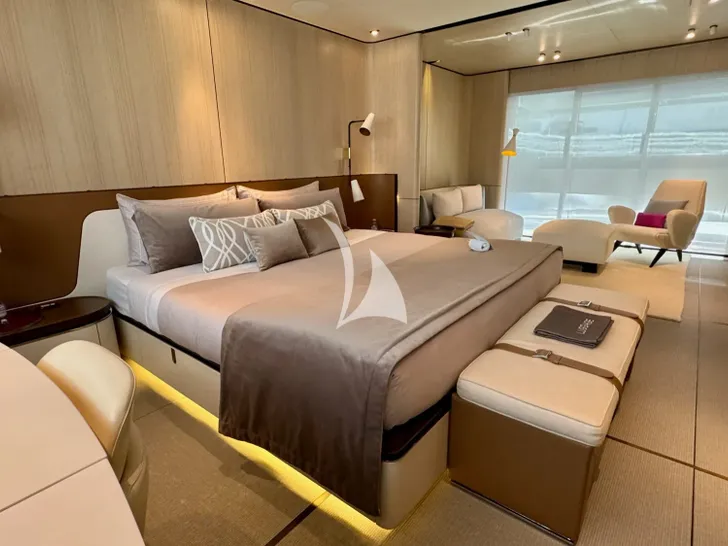 ENDEAVOUR II Rossinavi 50m - master cabin ENDEAVOUR II Rossinavi 50m - master cabin