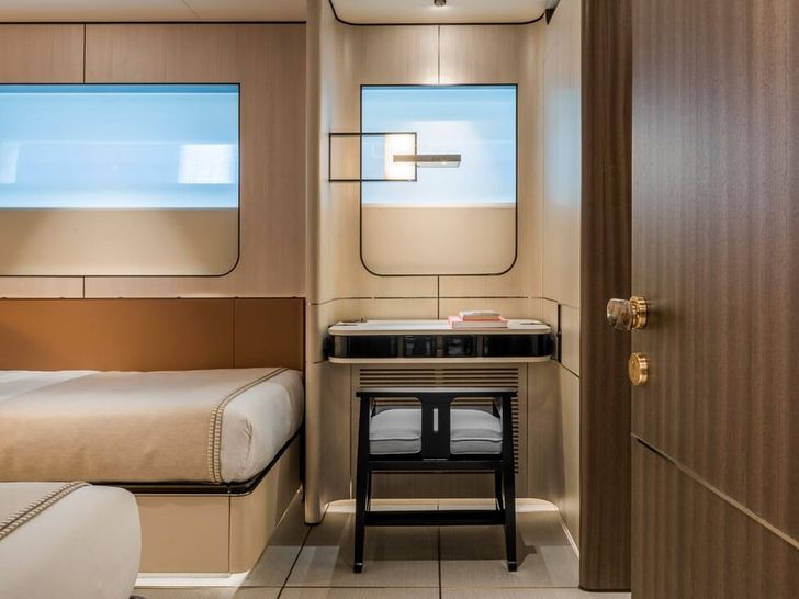 ENDEAVOUR 2 RossiNavi 50 cabin ENDEAVOUR 2 RossiNavi 50 cabin