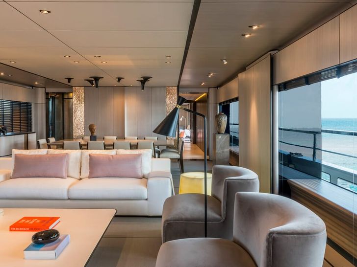 ENDEAVOUR 2 RossiNavi 50 saloon window ENDEAVOUR 2 RossiNavi 50 saloon window