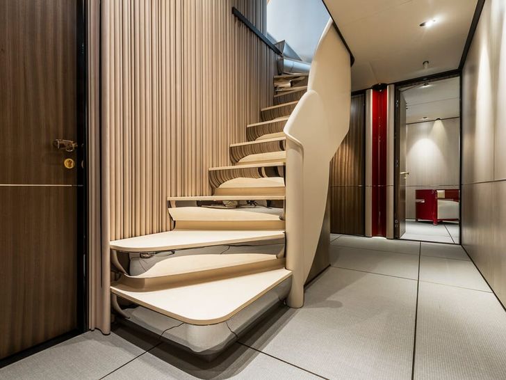 ENDEAVOUR 2 RossiNavi 50 staircase ENDEAVOUR 2 RossiNavi 50 staircase