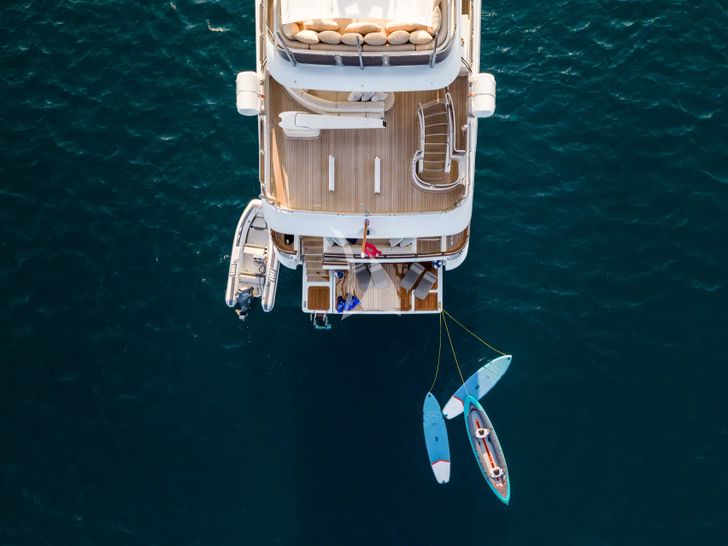 ENDLESS SUMMER Benetti Tradition 100 aerial aft shot ENDLESS SUMMER Benetti Tradition 100 aerial aft shot