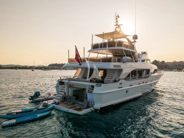 ENDLESS SUMMER Benetti Tradition 100 exterior aft ENDLESS SUMMER Benetti Tradition 100 exterior aft