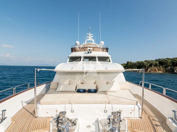 ENDLESS SUMMER Benetti Tradition 100 foredeck ENDLESS SUMMER Benetti Tradition 100 foredeck