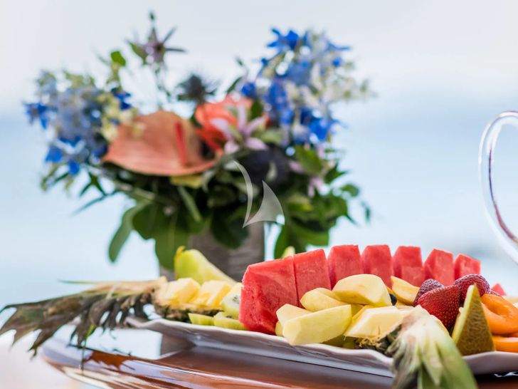 ENDLESS SUMMER Benetti Tradition 100 fruit platter ENDLESS SUMMER Benetti Tradition 100 fruit platter