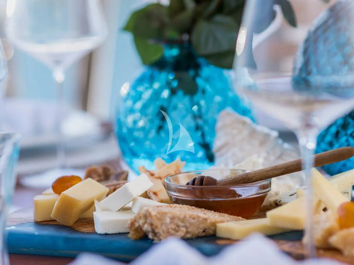 ENDLESS SUMMER Benetti Tradition 100 sample dish ENDLESS SUMMER Benetti Tradition 100 sample dish