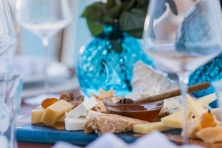 Charter Yacht ENDLESS SUMMER - Benetti Tradition 100 - 4 Cabins - Cannes - Monaco - St Tropez - French Riviera