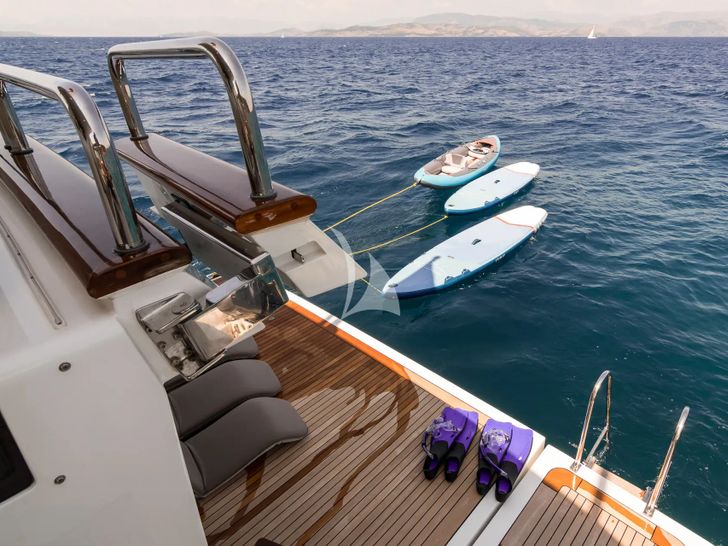 ENDLESS SUMMER Benetti Tradition 100 swiming platform with water toys ENDLESS SUMMER Benetti Tradition 100 swiming platform with water toys