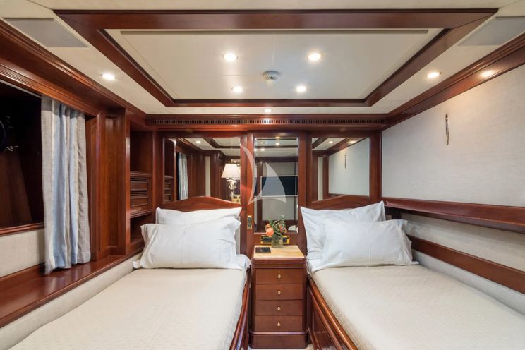 Charter Yacht ENDLESS SUMMER - Benetti Tradition 100 - 4 Cabins - Cannes - Monaco - St Tropez - French Riviera