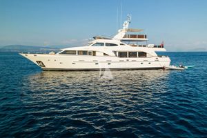 ENDLESS SUMMER - Benetti Tradition 100 - 4 Cabins - Cannes - Monaco - St Tropez - French Riviera ENDLESS SUMMER - Benetti Tradition 100 - 4 Cabins - Cannes - Monaco - St Tropez - French Riviera