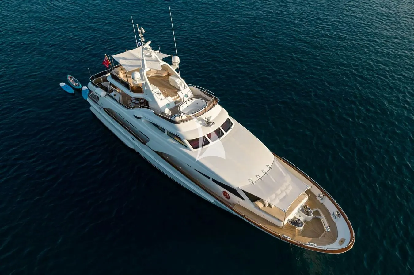 ENDLESS SUMMER Benetti Tradition 100 - aerial shot