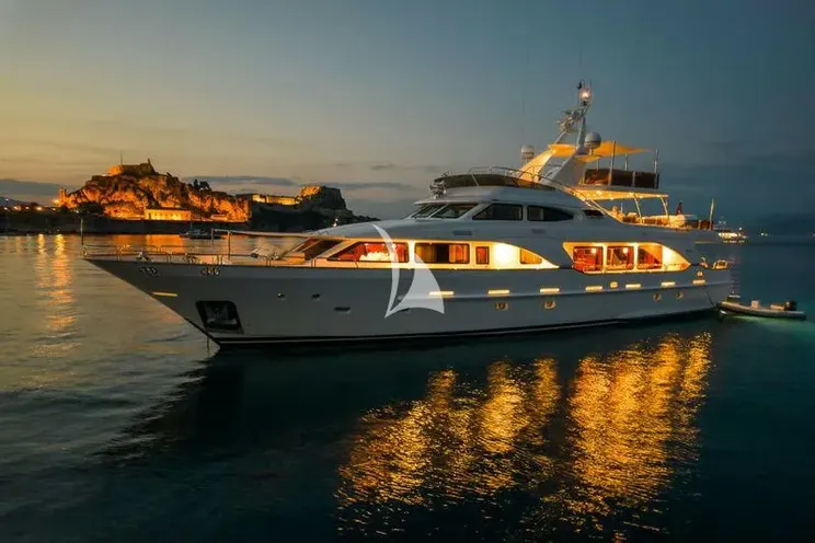 Charter Yacht ENDLESS SUMMER - Benetti Tradition 100 - 4 Cabins - Antibes - Cannes - St Tropez - Nice - Monaco - French Riviera