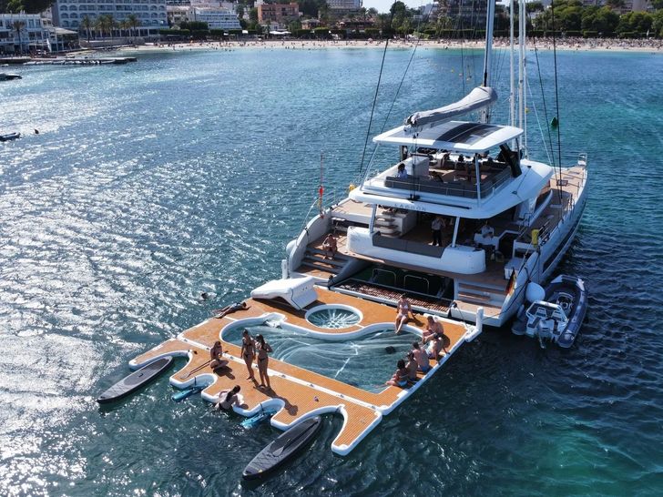 TRIWING ENDOR Lagoon Sixty5 - aerial aft shot TRIWING ENDOR Lagoon Sixty5 - aerial aft shot