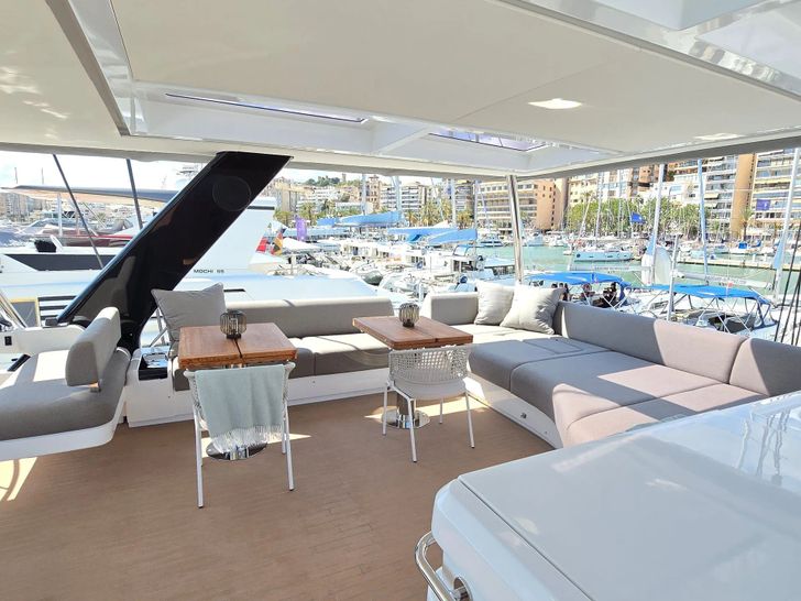 TRIWING ENDOR Lagoon Sixty5 - flybridge TRIWING ENDOR Lagoon Sixty5 - flybridge