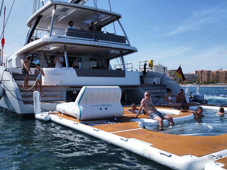 TRIWING ENDOR Lagoon Sixty5 - stern TRIWING ENDOR Lagoon Sixty5 - stern