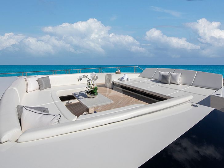 ENTREPRENEUR Ocean Alexander 116 Foredeck Seating Area