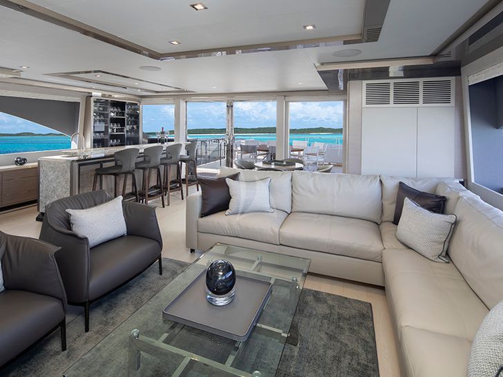 ENTREPRENEUR Ocean Alexander 116 Main Salon Aft