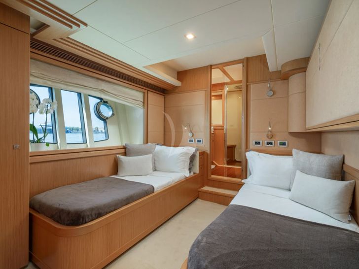 EOLIA Ferretti Twin EOLIA Ferretti Twin