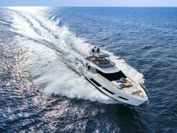 ERMETE Ferretti 720 - cruising ERMETE Ferretti 720 - cruising