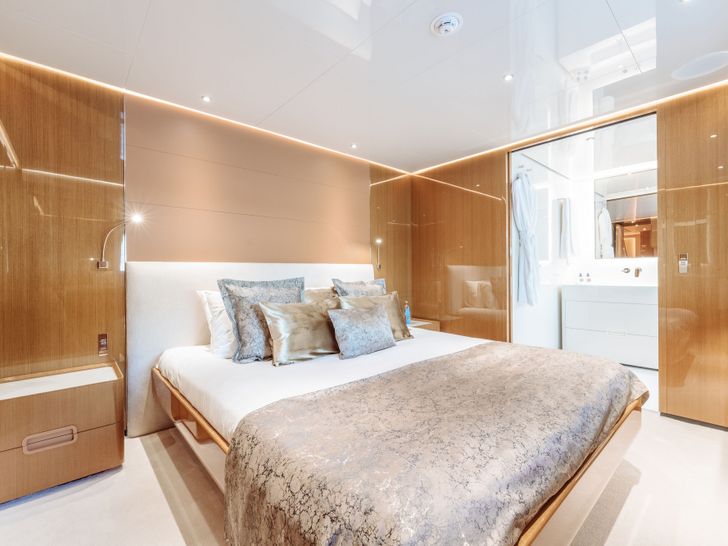 EROLIA Custom Line 120 - VIP cabin 1 bed EROLIA Custom Line 120 - VIP cabin 1 bed