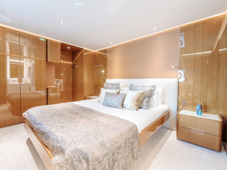 EROLIA Custom Line 120 - VIP cabin 2 EROLIA Custom Line 120 - VIP cabin 2