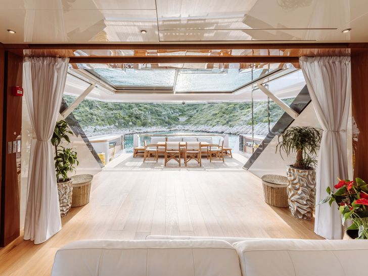 EROLIA Custom Line 120 - aft deck EROLIA Custom Line 120 - aft deck