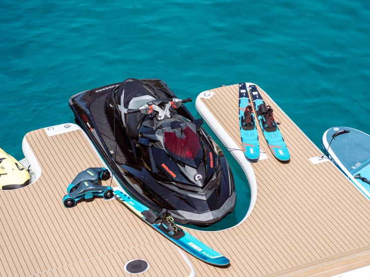 EROLIA Custom Line 120 - jet ski and water skis EROLIA Custom Line 120 - jet ski and water skis