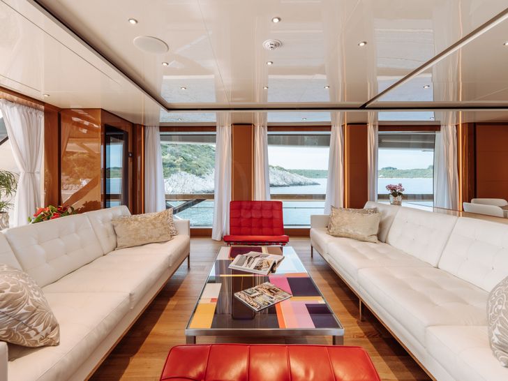 EROLIA Custom Line 120 - main saloon EROLIA Custom Line 120 - main saloon