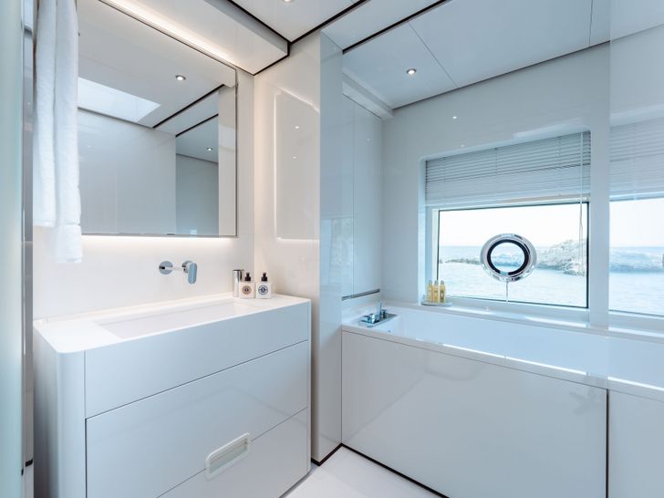 EROLIA Custom Line 120 master cabin vanity unit and bathtub