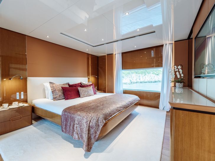 EROLIA Custom Line 120 - master cabin EROLIA Custom Line 120 - master cabin