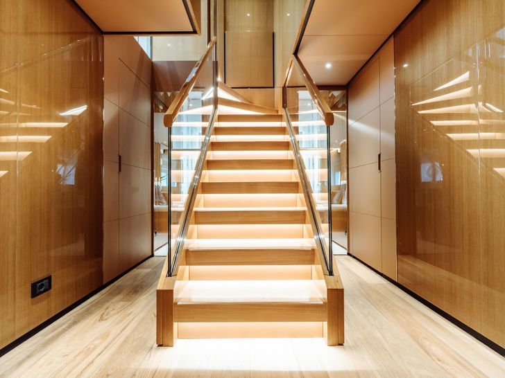 EROLIA Custom Line 120 - staircase to the cabins EROLIA Custom Line 120 - staircase to the cabins