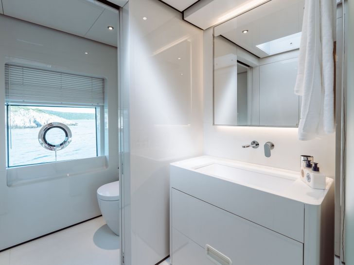 EROLIA Custom Line 120 - vanity unit and toilet EROLIA Custom Line 120 - vanity unit and toilet