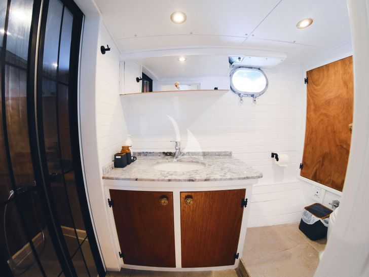ESCAPE Gulet 27m VIP cabin bathroom ESCAPE Gulet 27m VIP cabin bathroom