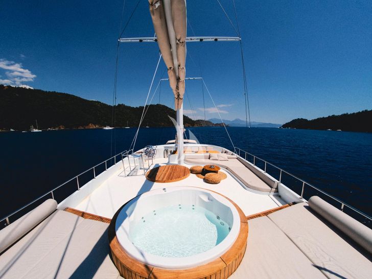 ESCAPE Gulet 27m jacuzzi ESCAPE Gulet 27m jacuzzi