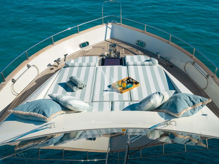 ESSOESS Alalunga 78 - foredeck ESSOESS Alalunga 78 - foredeck