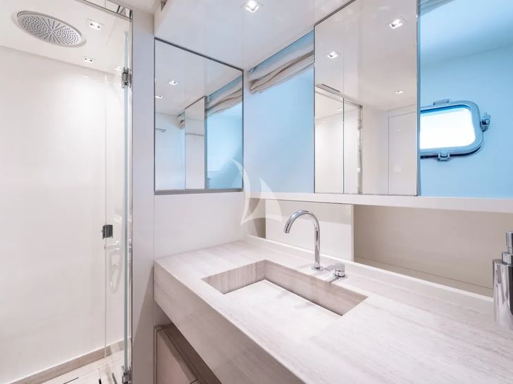 ESTIA Sanlorenzo SX88 - VIP cabin bathroom ESTIA Sanlorenzo SX88 - VIP cabin bathroom