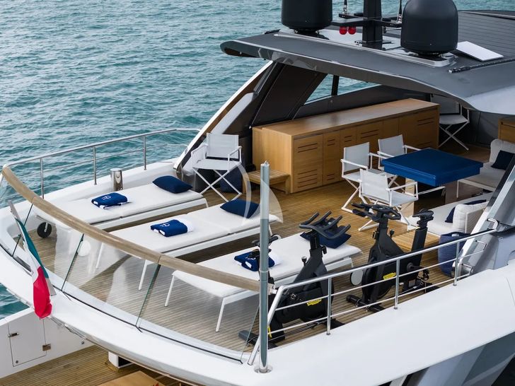 ESTIA Sanlorenzo SX88 - flybridge aft sunbeds ESTIA Sanlorenzo SX88 - flybridge aft sunbeds