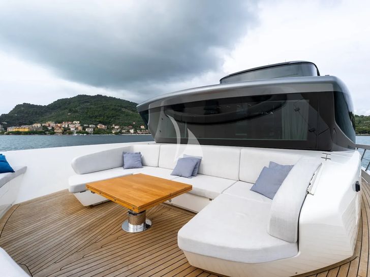 ESTIA Sanlorenzo SX88 - foredeck lounge ESTIA Sanlorenzo SX88 - foredeck lounge