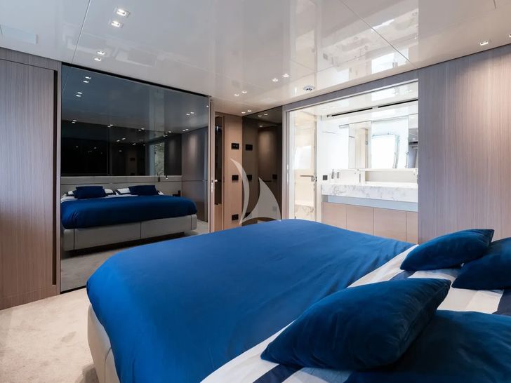 ESTIA Sanlorenzo SX88 - master cabin smart TV ESTIA Sanlorenzo SX88 - master cabin smart TV