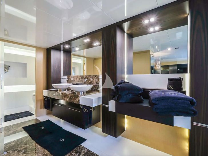 ETERNITY 44 Arcadia A85 - master cabin bathroom ETERNITY 44 Arcadia A85 - master cabin bathroom