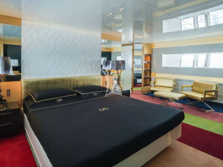 ETERNITY 44 Arcadia A85 - master cabin bed ETERNITY 44 Arcadia A85 - master cabin bed