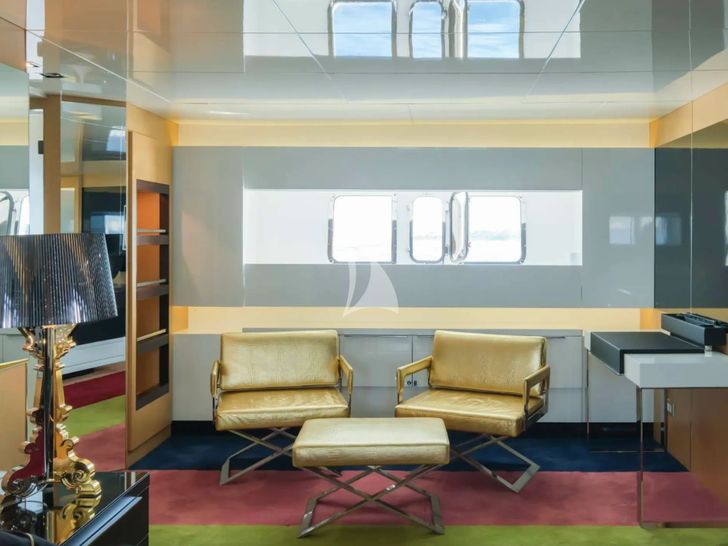 ETERNITY 44 Arcadia A85 - master cabin seating ETERNITY 44 Arcadia A85 - master cabin seating